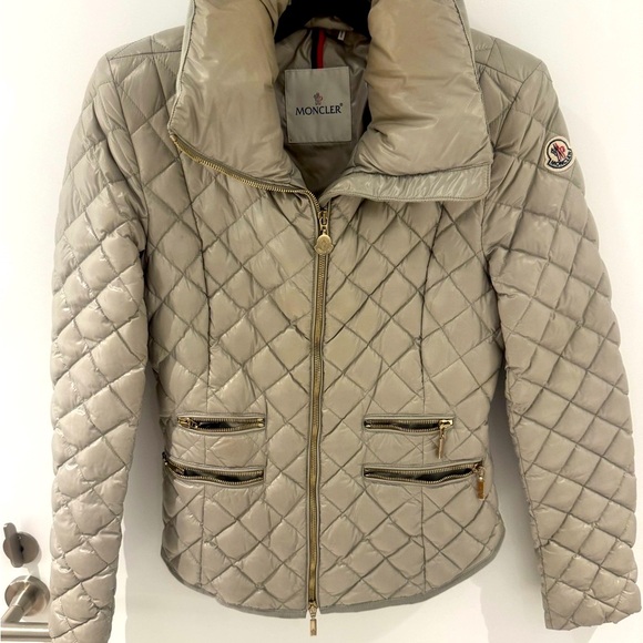 Moncler
Guery Giubbotto Down Jacket - Picture 2 of 12